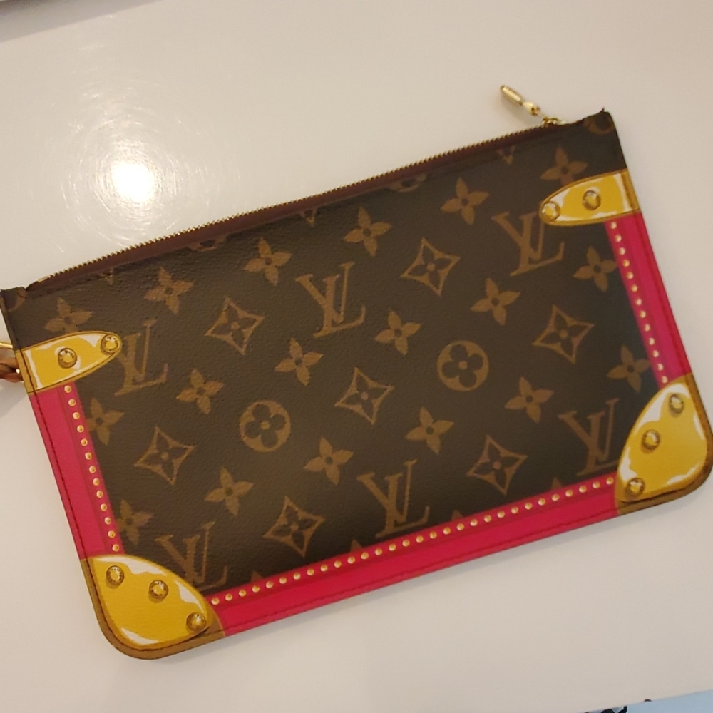 AUTHENTIC Louis Vuitton Summer Trunk Wristlet